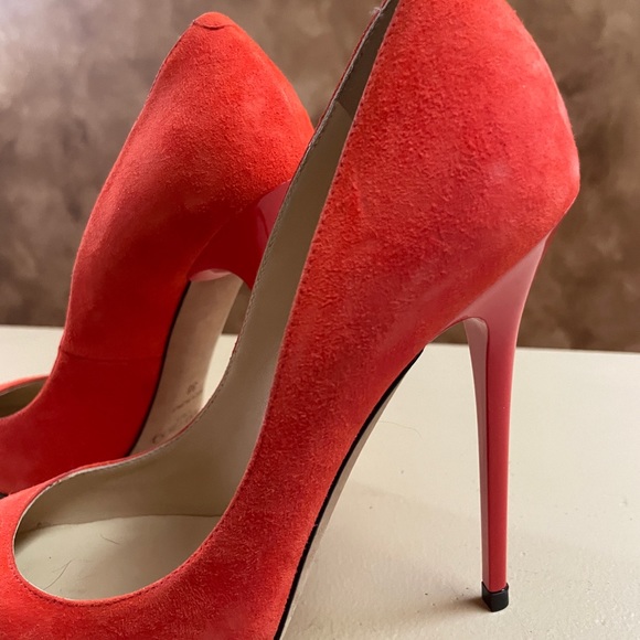 Jimmy Choo: Beautiful vibrant tangerine suede pump - Picture 1 of 4